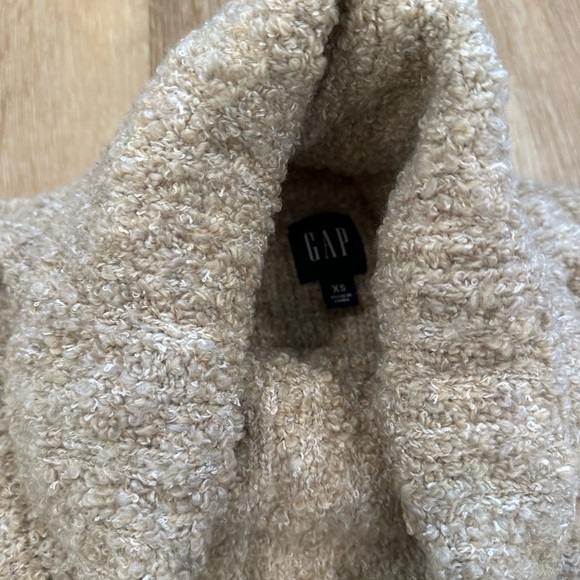 GAP Women’s Sweater - Picture 3 of 5